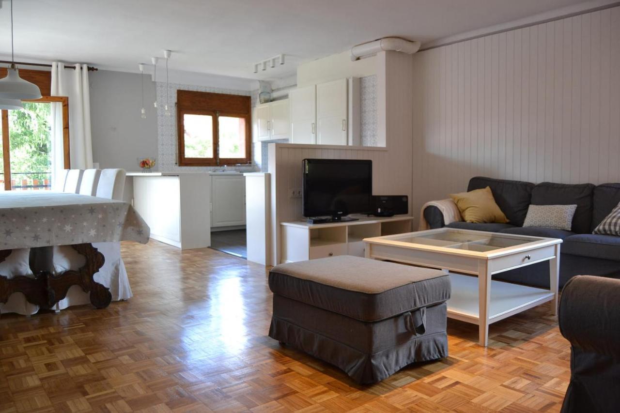 Amplio Apartamento Con Piscina En Llívia Eksteriør billede